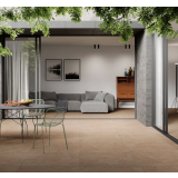 Gresie Portelanata DUO Back Caramel Mat 120x120 cm – ambient terasa, terasa cu canapea gri, masa si scaune verzi, pe pardoseala