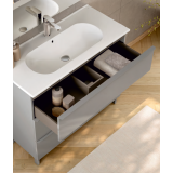 Mobilier Baie Pe Prdoseala Shona Cu 3 Sertare Galet Mat 60x46x85 cm – ambient baie, mobilier gri cu sertar deschis, prosoape si accesorii baie, pe pardoseala