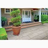Gresie Exterior Roccia Sabbia Antislip 30.5x61 cm – ambient terasa, terasa cu gresie gri, veranda si vegetatie, pe pardoseala