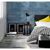 Gresie Gigacer Krea Blue Mat 60x60x0.48 cm – ambient dormitor, dormitor modern cu pat negru si perete texturat albastru