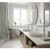 Baterie stativa lavoar inalta FDesign Flusso Crom – ambient baie, baie moderna cu cada freestanding si dublu lavoar marmura, pe pardoseala si perete