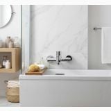Baterie perete cada/dus FDesign Flusso Crom Lucios – ambient baie, cada alba, perete marmura, baterie perete crom lucios