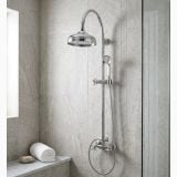 Coloana de dus cu baterie dus FDesign Lacrima Crom – ambient baie, coloana dus cromata pe perete gresie imitatie lemn