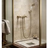 Baterie perete dus FDesign Lacrima Bronz Mat – ambient baie, baterie dus bronz mat pe perete marmura, cadita mozaic