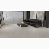 Parchet SPC Itiles ROYAL ROVERE HERRINGBONE 610 x 128 x 6 mm – ambient living, living modern cu canapea neagra si parchet herringbone, pe pardoseala