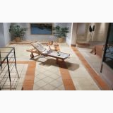 Gresie portelanata ABK Petraia Ocra 33.3x33.3 cm – ambient terasa, terasa cu sezlong, gresie bej cu banda teracota, pe pardoseala