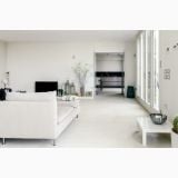Gresie Concrete Ice 60x60x1.2 cm – ambient living, living minimalist alb cu canapea si vedere spre bucatarie, pe pardoseala