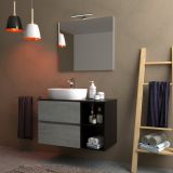 Set Mobilier Baie Suspendat Harmony Urban Cemento 90 cm – ambient baie, mobilier suspendat gri cu blat negru si lavoar oval, pe perete