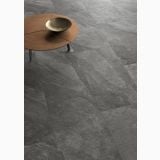 Gresie Shale Ash Mat 30x60 cm – ambient living, pardoseala gri antracit cu masuta rotunda cupru