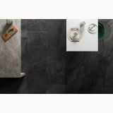 Gresie Shale Dark Mat 30x60 cm – ambient living, pardoseala gri antracit vazuta de sus, masa alba cu veselă