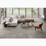Gresie Shale Greige Mat 120x120 cm – ambient living, living modern cu canapea alba si gresie gri mare, pe pardoseala
