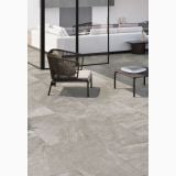 Gresie Shale Greige Mat 60x60 cm – ambient living, living modern cu terasa placata, canapea alba si fotoliu, pe pardoseala