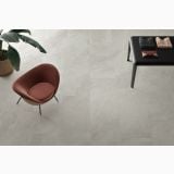 Gresie de Exterior Shale Moon Antislip 30x60 cm – ambient living, living cu fotoliu roz, masuta neagra si plante, pe pardoseala