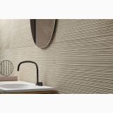 Faianta Shale Sand Ribbed Mat 30x60 cm – ambient baie, baie moderna cu perete striat, oglinda ovala si robinet negru