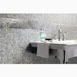 Mozaic Natural Sicis Slate 30x30 cm – ambient baie, perete mozaic gri cu chiuveta si accesorii baie
