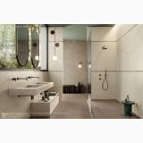 Gresie Silver Grain Beige Mat 80x80 cm – ambient baie, baie moderna cu dus, cabina sticla si tonuri bej, pe pardoseala si perete