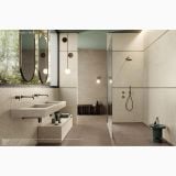 Gresie Silver Grain Beige Mat 80x80 cm – ambient baie, baie moderna cu dus, cada, oglinzi rotunde si pandantive, pe pardoseala si perete