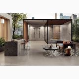 Gresie Silver Grain Grey mat 60x60 cm – ambient terasa, terasa moderna cu bucatarie exterioara, canapea si piscina, pe pardoseala si perete