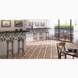 Gresie Decorata Pozzano 20x20 cm – ambient comercial, zona bar cu scaune lemn si gresie decorativa maro-alb, pe pardoseala