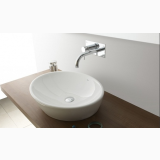 Lavoar Soft Gala 57,5x45 cm Fara Preaplin – ambient baie, lavoar oval alb pe blat lemn, baterie perete