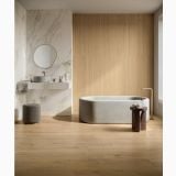 Gresie Imitatie Lemn Piemme SoloRovere Flamed 20x120 cm – ambient baie, baie moderna cu cada rotunda si pardoseala lemn