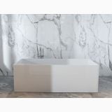 Cada Freestanding Compozit Rectangulara Spring 170x72 cm – ambient baie, cada dreptunghiulara alba pe fundal marmura, baterie cromata, pe pardoseala