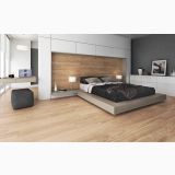 Gresie Imitatie Lemn St Regis SR 11 Giallo Dorato 20x120 cm – ambient dormitor, dormitor modern cu pat suspendat si pardoseala lemn