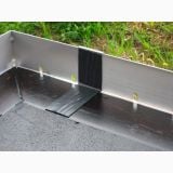 Profil Picurator Balcon/Terasa Schluter RKL Bara 40mm 2.5 ml – detaliu, profil metalic terasa cu banda etansare neagra