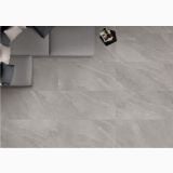 Lastra Gresie iTiles StoneForm Grigio 120x278 cm – ambient living, canapea gri vazuta de sus pe pardoseala gresie gri