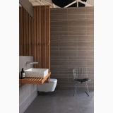 Lavoar Strada Ideal Standard 50x42cm Fara Preaplin – ambient baie, baie moderna cu perete gresie gri si lavoar suspendat lemn
