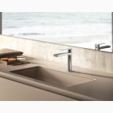 Robinet Lavoar Paffoni Tango Crom – ambient baie, lavoar baie cu robinet crom, vedere spre mare