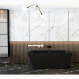 Cada Freestanding Rectangulara Tabitha Neagra 169.5x74x58.5 cm – ambient baie, cada neagra freestanding, perete marmura alba, pardoseala neagra
