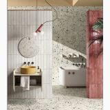 Faianta tip Brick - Progetto PO 10 Talco Brick 7.5x40 cm – ambient baie, baie moderna cu cada, faianta tip brick si mozaic terrazzo, pe perete