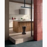Faianta tip Brick - Progetto PO 09 Terre Brick 7.5x40 cm – ambient bucatarie, bucatarie moderna cu insula lemn si perete caramida rosie