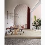 Gresie Timeline HTL 10 White 60x120 cm – ambient comercial, spatiu comercial cu masute, scaune rosii si arcada mozaic, pe pardoseala