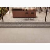 Gresie de exterior Nuances Tortora 60x120x2 cm – ambient terasa, terasa exterioara cu bar, scari terasa, gresie mozaicata, pe pardoseala