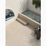 Gresie Poetry Stone Trani Beige 60x120 cm – ambient piscina, terasa beige cu piscina, canapea verde si urcioare, pe pardoseala