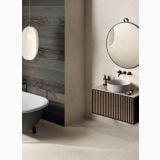 Gresie Poetry Stone Trani Ivory 60x120 cm – ambient baie, baie moderna cu cada freestanding si oglinda rotunda, pe pardoseala