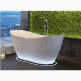 Cada Freestanding VIYA White 160x70 cm – ambient baie, cada freestanding alba, perete verde vertical, priveliste oras, pe pardoseala