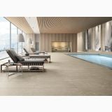 Gresie Stone Plan Vals Beige 60x120 – ambient piscina, zona piscina interioara cu sezlonguri si pardoseala gresie bej