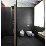 Gresie Concrete Graphite 60x120x1.2 cm – ambient baie, baie moderna cu dus walk-in si gresie gri antracit, pe pardoseala si perete