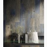 Gresie Sant Agostino Yorkwood Navy 20x120 cm – ambient, perete placat cu gresie efect lemn albastru, vaza si sacosa pe raft
