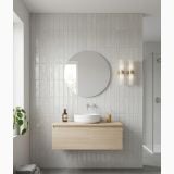 Faianta Frammenti Avalanche Brick 7.5x40 cm – ambient baie, baie moderna cu oglinda rotunda si mobilier lemn, pe perete