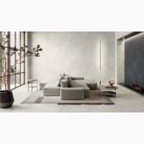 Gresie Limestone White Mat 40x80 cm – ambient living, living minimalist cu canapea gri si semineu, pe pardoseala