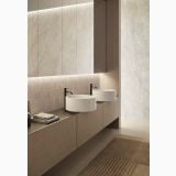 Lastra Gresie Origins White Mat 120x280x0,6 cm – ambient baie, baie moderna cu lavoare rotunde si perete gresie mata
