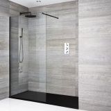 Paravan De Dus Tip Walk-In Finisaj Profil Negru 90x200 cm – ambient baie, cabina de dus cu profil negru si gresie gri, pe pardoseala si perete