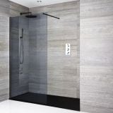 Paravan De Dus Tip Walk-In Fumuriu Finisaj Profil Negru 120x200 cm – ambient baie, baie moderna cu pereti gri si paravan sticla fumurie, pe pardoseala si perete