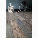Gresie Blendart Mix 15x120 cm – ambient living, pardoseala lemn efect cu bicicleta si carti vechi