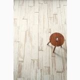 Gresie Blendart White 60x60 cm – ambient living, pardoseala imitatie lemn alb cu scaunel din lemn