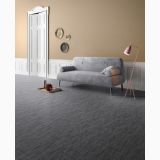 Gresie Digitalart Grey 10x60 cm – ambient living, living gri cu canapea moderna si lampadar roz, pe pardoseala